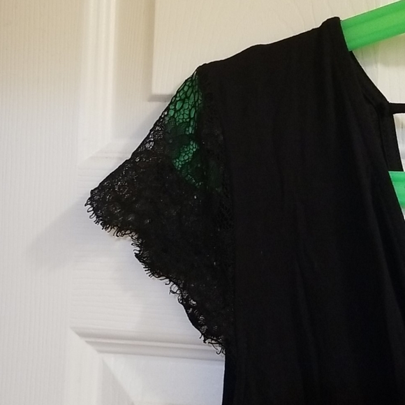 💥3 for $10💥 Surplice Lace-Trim Romper - Picture 3 of 7